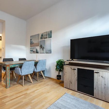 Cozy Apartment Steps Away From Subway Station Viena Exterior foto