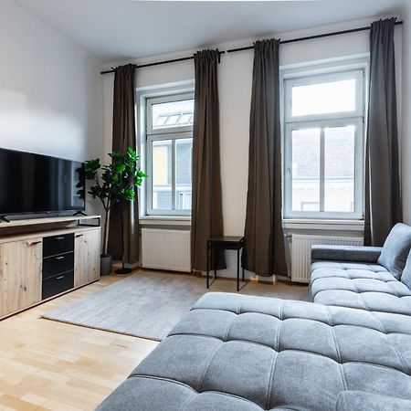 Cozy Apartment Steps Away From Subway Station Viena Exterior foto